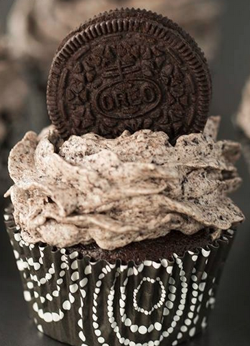 Oreo Cupcakes with Cookies Cream Frosting